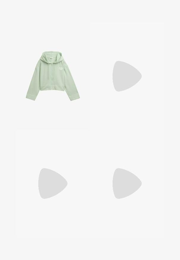 Lichtgroene cropped hoodie met een rits aan de voorkant, een trekkoordkap, en "SUNNY SIDE" in het wit gedrukt. Gemaakt van zachte, textuurlijke stof.; TOM TAILOR DENIM T-shirt basic - gardenia white; Lichtblauwe wijde jeans van denim, met een hoge taille, vijf knopen aan de voorkant en twee voorzakken. Gladde textuur door het hele kledingstuk.; Witte sportschoen met een bovenwerk van mesh en synthetisch materiaal, voorzien van zilveren accenten en een gestructureerde rubberen zool, gelabeld "TOM TAILOR."