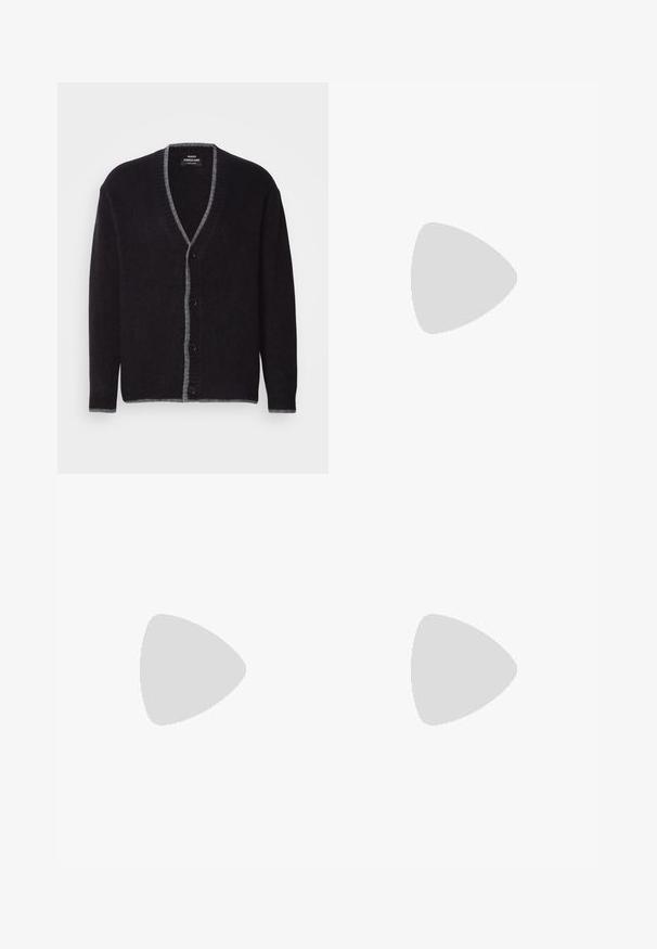 Mørkegrå button-up cardigan med lysere grå kant langs V-halsen, fronten, manchetterne og kanten.; Hvid kortærmet bomulds T-shirt med lille sort "ALLSAINTS" tekst og japanske tegn trykt på venstre bryst.; Gråblegede straight-leg jeans med forlommer, bæltestropper og knaplukning på hvid baggrund.; Sort poleret læder snørestøvle med tyk gummisål og lav hæl, sideskilt med mærketekst "SAMSOE" og bageste træksnor.