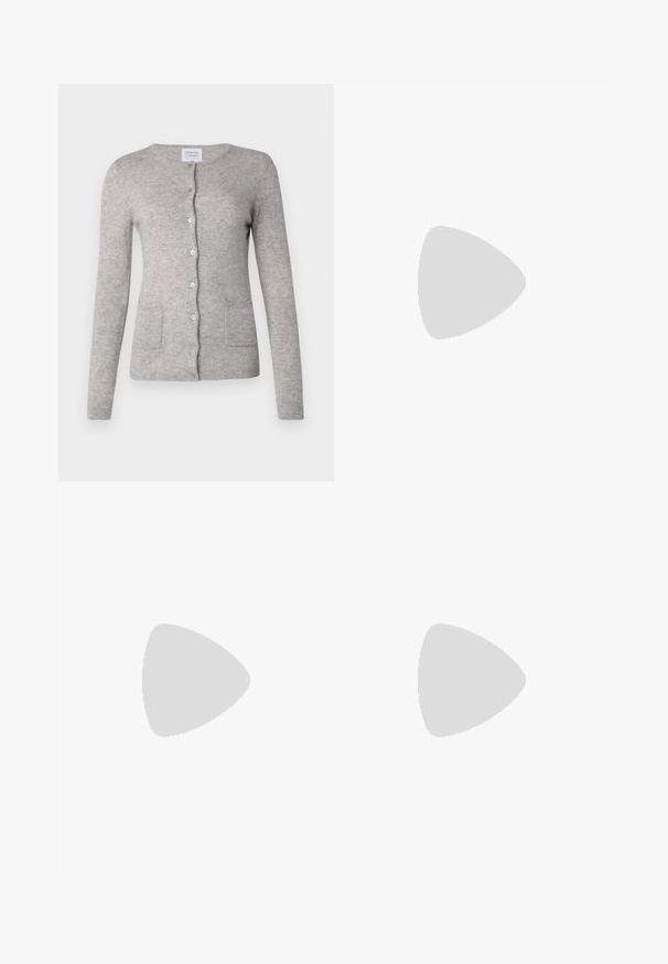 Cardigan de cachemir gris con un cuello redondo, mangas largas, cierre de botones y dos bolsillos frontales. Textura suave con un diseño de corte clásico.; Camiseta negra de punto acanalado de manga corta con cuello redondo y etiqueta de marca cosida en el interior del cuello, mostrada sobre un fondo liso gris claro.; Pantalones de corte ajustado en azul marino con una textura suave, que presentan pliegues frontales, pasadores para cinturón y un diseño de pierna recta, fabricados con un tejido ligero.; Zapato slingback gris metálico con punta puntiaguda, tacón bajo tipo kitten y correa ajustable sobre fondo blanco.