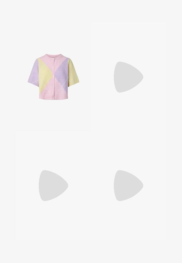 Cárdigan de manga corta con botones, con patrón de rombos en rosa pastel, amarillo y lavanda y bordes acanalados.; Blusa sin mangas de color azul claro con un volante asimétrico en un hombro y una pieza de tela extendida en el lado opuesto.; Falda midi amarilla con pliegues, con una textura suave y brillante y una cinturilla elástica, diseñada para la comodidad y la facilidad de movimiento.; Bailarina de cuero rosa con punta fina, textura suave, detalles mínimos y suela sólida de color marrón claro. Diseño sencillo, sin adornos.