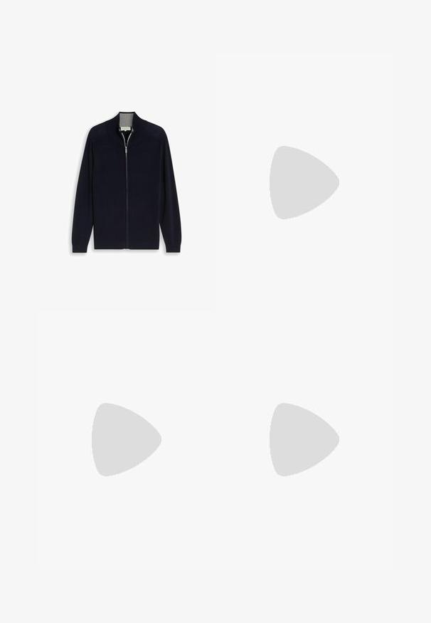 Cardigan negro con cremallera, mangas largas y cuello alto, mostrado plano sobre un fondo blanco.; Polo de color azul marino hecho de algodón, con un cuello clásico, tapeta de tres botones y un contraste de ribete gris claro en el cuello y las mangas.; Pantalones azul oscuro de corte recto con cierre frontal de botón y cremallera, trabillas para cinturón y bolsillos delanteros y traseros, talla 31/32.; Zapatilla deportiva azul marino con parte superior de malla, suela blanca, suela exterior negra y logo "Tom Tailor" en el contrafuerte del talón.