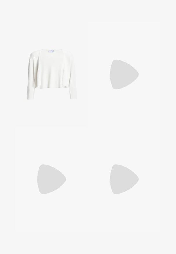 Wit lang mouw cropped vest met open voorkant en ontspannen pasvorm op een effen witte achtergrond.; Witte maxi-jurk met ruches en bloemenpatroon, vierkante halslijn, korte pofmouwen en gelaagde textuur. Lichtgewicht, vrouwelijk ontwerp.; Slingback hak in lichtroze leer met een puntige zwarte neus, een gestructureerde band en een vierkante blokhak voor stabiliteit.; Lichtroze rechthoekige handtas met een glanzende doorschijnende roze en paarse kettingriem en een driehoekig gestikt logodetail.