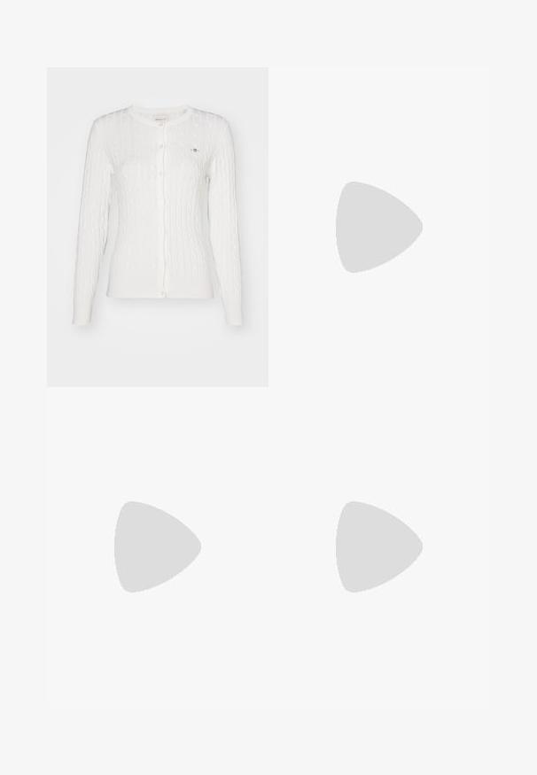 Witte kabelgebreide lange mouwen cardigan met knopen, ronde hals en klein geborduurd logo op de linkerborst.; Bloemen midi-jurk met korte mouwen, knoopsluiting aan de voorkant en tailleband. Heeft een witte achtergrond met kleurrijke bloemen en groene bladeren.; Beige leren sandaal met meerdere banden, open teen, verstelbare enkelband en een lage blokhak. Gladde textuur en minimalistisch ontwerp.; Rechthoekige schoudertas van geweven beige stof met donkerbruine lederen bies en een goudkleurige rechthoekige sluiting op de voorflap.