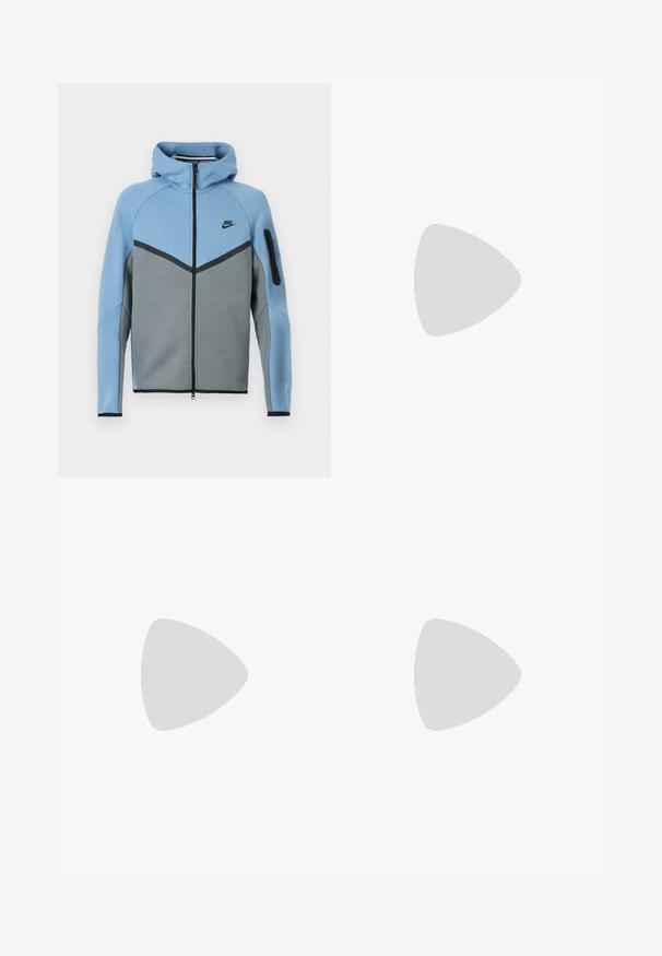 Nike kapucis jaka zilos un pelēkos toņos ar rāvējslēdzēju priekšpusē, ševrona dizainu un rāvējslēdzēja kabatu uz piedurknes.; Melna kokvilnas T-kreklu ar uzrakstu "JORDAN" treknrakstā baltā krāsā un sarkanu siluetu, kur attēlots basketbolists lēkšanā. Ar apaļu kakla izgriezumu un īsām piedurknēm.; Pelēki sporta bikses ar elastīgu jostu, taisnām kājām un auklu akcentiem apakšmalā. Izgatavotas no mīksta, teksturēta auduma.; Melni sporta apavi ar strukturētu audumu un gumijas zoli, ar elastīgām auklām un zilu akcentu uz papēža. Nēsāti ar gaišām džinsu biksēm.