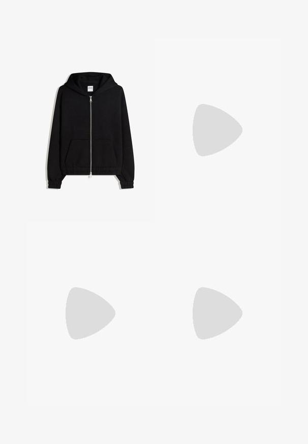 Sweat à capuche noir zippé avec poches avant, poignets et ourlet élastiques, et une petite étiquette visible à l'intérieur de l'encolure.; T-shirt oversize en coton blanc avec un col rond et des manches courtes ; texture lisse, sans motifs ni accents visibles.; Pantalons de survêtement larges noirs avec taille élastique et cordon de serrage, dotés de poches latérales et d'une coupe décontractée.; Chaussure noire en cuir à lacets avec une semelle épaisse et robuste et des coutures détaillées sur la tige, conçue pour un usage formel ou décontracté.