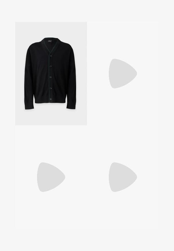 PS Paul Smith MENS CARDIGAN BUTTON  - Gilet - black; Débardeur noir sans manches en matériau texturé. Doté d'un col rond et d'un accent logo discret près de l'ourlet. Design simple.; Jean en denim bleu avec une coupe droite, dotés d'une fermeture classique à bouton et à glissière, de cinq poches et d’un léger délavage.; Baskets blanches avec dessus en daim et cuir texturé. Caractérisées par un bout arrondi, une fermeture à lacets et une semelle en caoutchouc beige contrastante.