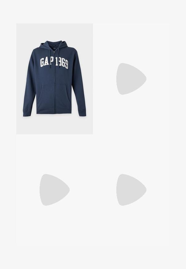 Sweat à capuche bleu marine zippé avec poches avant, capuche avec cordons et texte blanc "GAP 1969" sur la poitrine.; T-shirt en coton gris clair avec col rond, arborant un graphisme coloré "Lone Château Replay" en orange et bleu sur la poitrine.; Jean en denim bleu clair avec une coupe droite, un design à cinq poches, et une ceinture dotée d'un bouton et d'une fermeture éclair. Texture lisse.; Baskets blanches avec des accents noirs et gris, présentant un embout texturé gris, une semelle en caoutchouc noir et des lacets plats blancs. Design épuré, style minimaliste.