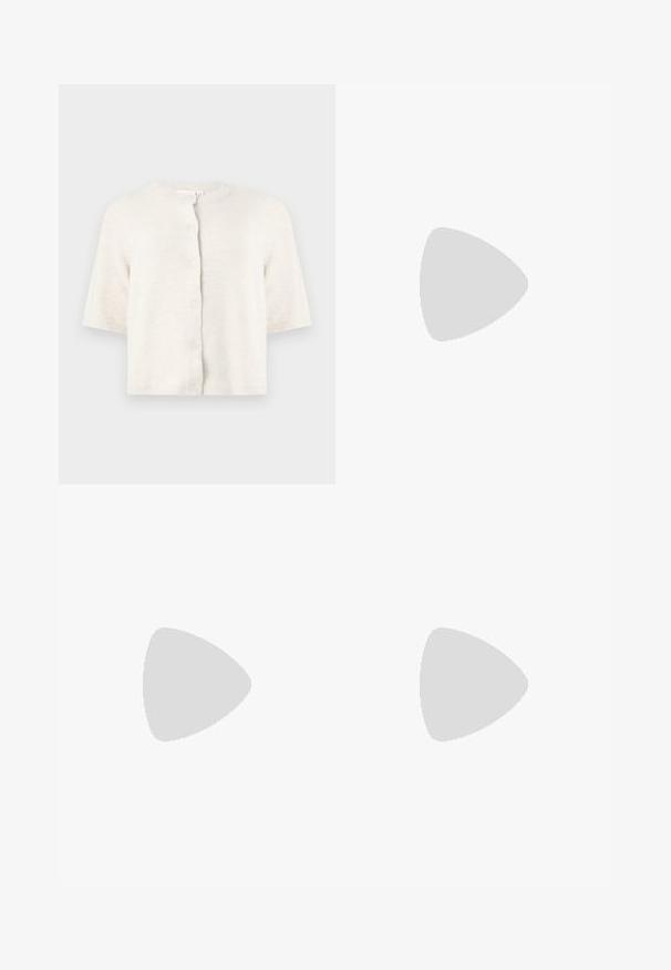 Cardigan en maille crème à manches courtes avec col rond et cinq boutons sur le devant, sur un fond clair uni.; T-shirt bleu marine à manches courtes avec un petit motif floral blanc et un col rond sur un fond uni.; Jupe noire trapèze avec de légers plis sur les côtés, ceinture plate et texture de tissu lisse.; Even&Odd by Zalando Ballerines à brides arrière - black