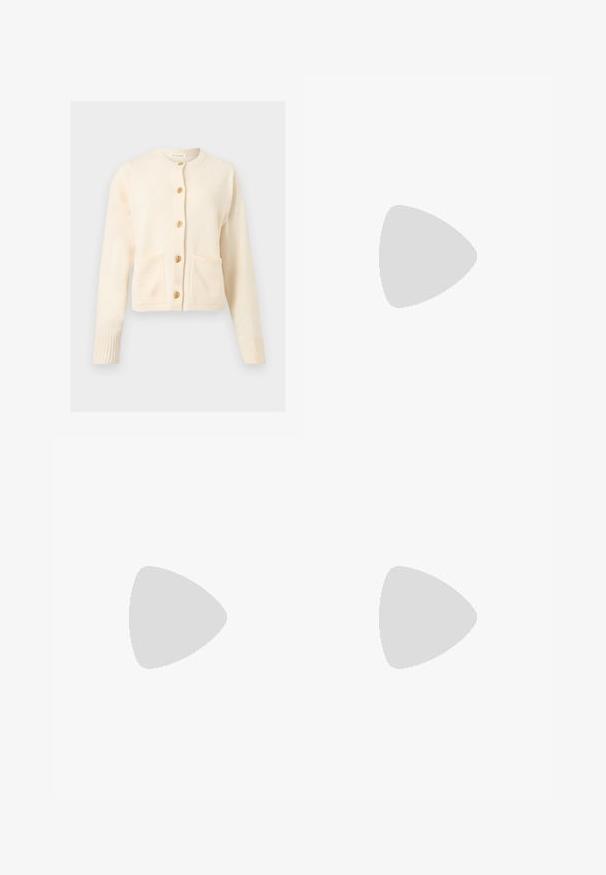 Kremfarvet strikket cardigan med lange ærmer, rund halsudskæring, to forlommer og fem dekorative guldknapper ned foran.; Ensfarvet lyserød T-shirt med korte ærmer, rund halsudskæring og synligt mærke inde i kraven.; Brune kordfløjlsbukser med bred benvidde og vertikale ribbede detaljer, der har lukning med knap foran og standard talje. Glat tekstur, afslappet design.; Brune balletflade sko i stof med spids tå og glat tekstur, med lav hælkappe og tynd sort sål. Ingen synlige mønstre eller beslag.