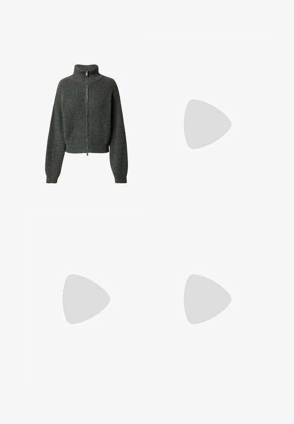 LeGer by Lena Gercke CINDY JUMPER - Ζακέτα - graumeliert; Λευκό πουκάμισο με μακριά μανίκια κουμπιά, με μυτερό γιακά, ίσια τελείωμα και εφαρμοστή σιλουέτα, εμφανίζεται σε απλό φωτεινό φόντο.; Σκούρα κόκκινη φούστα από κορντόν με αντίστοιχη ζώνη και μεταλλικά κρίκους, με ελαφρύ σχήμα σε γραμμή Α και λεπτομέρεια στο μπροστινό μέρος.; Καφέ δερμάτινη μπότα μέχρι το γόνατο με στρογγυλή μύτη και τακούνι τύπου stacked. Έχει λεία υφή και λεπτομέρεια με ραφές στο πλάι.