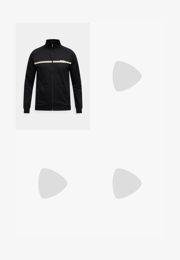 Veste noire zippée en tissu doux. Présente une bande horizontale blanche et dorée sur la poitrine avec le logo "BOSS", et des poches frontales.; T-shirt gris clair à manches courtes avec col rond et petit logo blanc "HUGO" sur la poitrine gauche.; Pantalon de survêtement beige clair avec taille élastique, cordon de serrage, poches latérales, poignets côtelés et un petit patch logo rouge "HUGO" sur la cuisse droite.; Baskets en daim beige clair avec une semelle en caoutchouc gomme, des lacets prononcés et des détails de couture subtils. Design épuré avec une esthétique minimaliste.