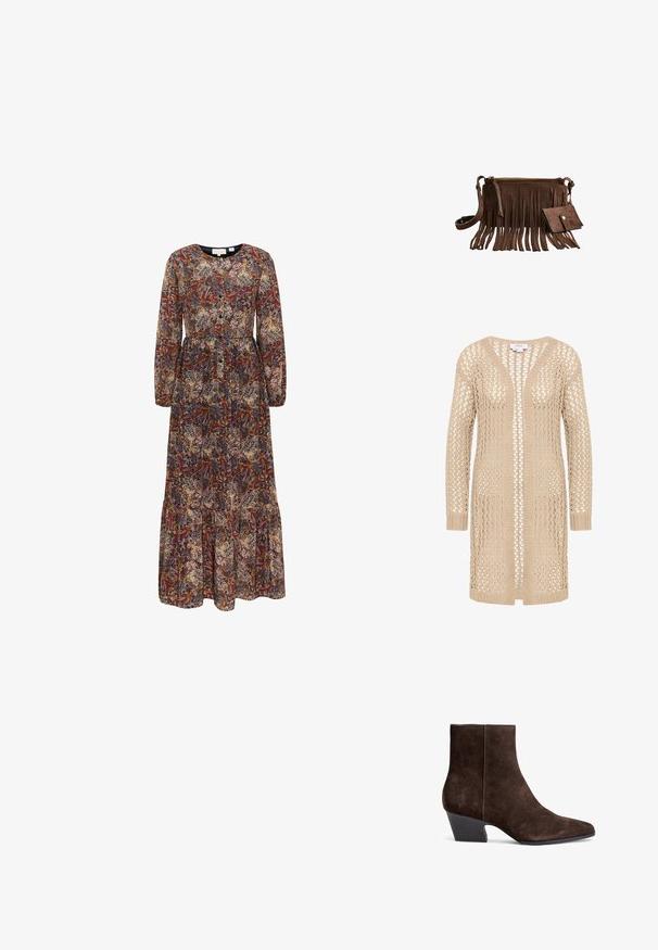 Beige strikket cardigan med løs, åben vævning, som har V-hals, lange ærmer og lige snit. Ingen lukninger; let design.; Maxikjole med lange ærmer, knappelukning foran og flerfarvet paisleymønster i nuancer af brun, rød og creme.; Brune ruskind ankelstøvler med spidse tæer, mellemhøj blokhælt og minimal syning for et elegant udseende.; Brun ruskind crossbody taske med lange frynser og en matchende lille pung, begge med guldfarvet hardware.