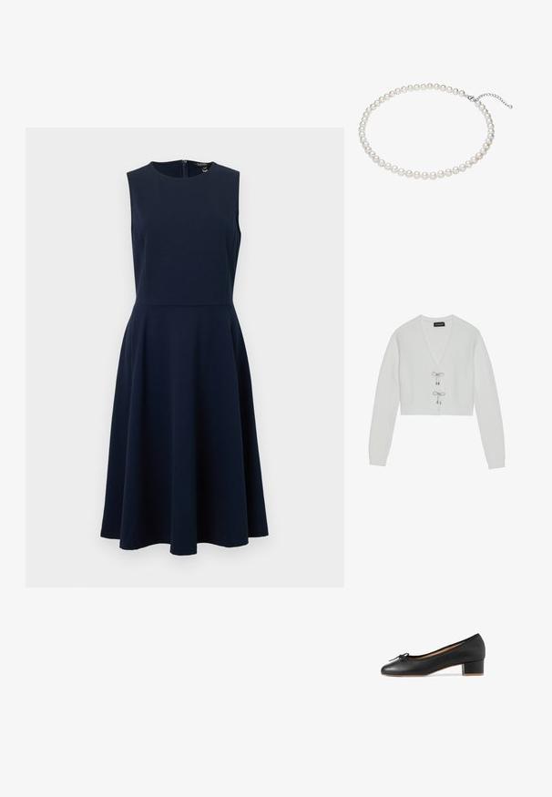 Even&Odd by Zalando Chaqueta de punto - 001 - white; Vestido sin mangas azul marino en una tela lisa, con un cuerpo ajustado y una falda acampanada. Incluye una cremallera trasera sin costuras para el cierre.; Bailarina de piel negra con punta redondeada, pequeño tacón cuadrado y ribete de tela. Presenta un lazo decorativo en la zona de los dedos.; Collar de perlas blancas con perlas de tamaño uniforme, textura suave y un broche de plata que cuenta con una cadena ajustable para personalizar la longitud.
