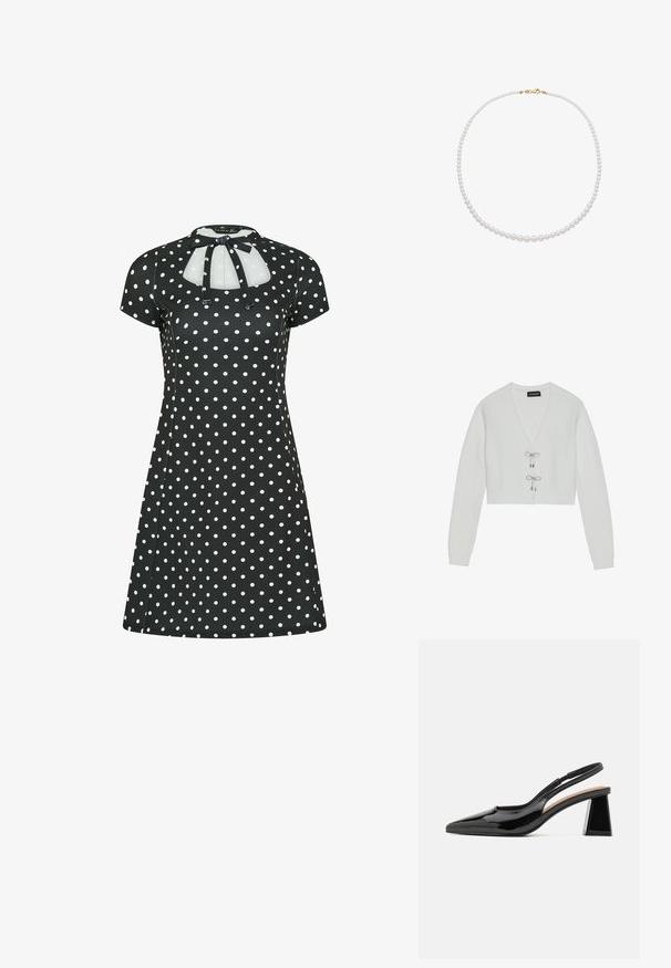 Even&Odd Vest - 001 - white; Zwarte A-lijn jurk met korte mouwen, witte polkadots, keyhole-halslijn en strikdetail bij de kraag.; Zwarte gepatineerde slingback hakken met een spitse neus, voorzien van een unieke geometrische blokhak en een gladde textuur. Verstelbare band voor ondersteuning.; Parelketting met ronde, witte parels geregen aan een gouden sluiting, met een gladde textuur en uniforme grootte.