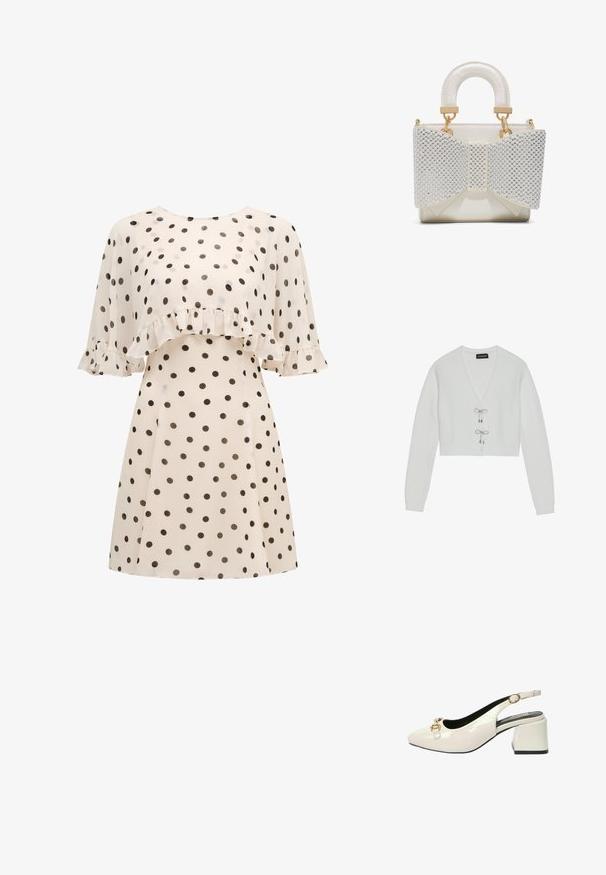 Even&Odd by Zalando Cardigan - 001 - white; Cremefarvet kjole med sorte prikker, der har en rynket overlay på brystet og korte, svungne ærmer med rynke-detaljer.; Hvid laklæder slingback-pumpe med firkantet hæl, der har en guldfarvet accentspænde foran og en sort sål.; Lille hvid håndtaske med polstret håndtag og stor forreste sløjfe prydet med sølvperler og guldfarvede metaldetaljer.