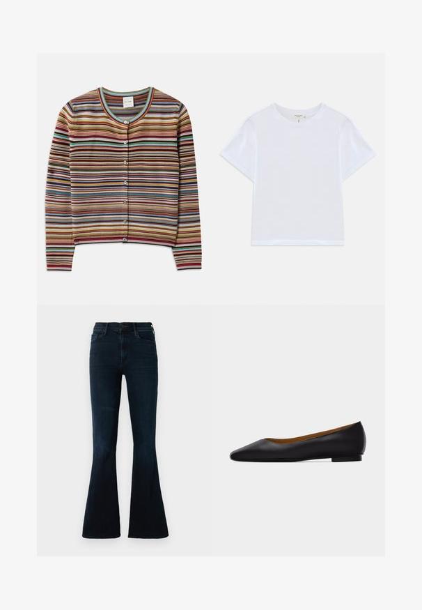 Streepjessweater met een ronde hals, voorzien van multikleurige horizontale strepen in rood, bruin, teal en geel, en vijf knopen aan de voorkant.; Witte cropped t-shirt van zacht katoen, met een ronde hals en korte mouwen in een iets ontspannen pasvorm. Geen patronen of accenten.; Donkerblauwe uitlopende jeans van denim, met een hoge taille, standaardzakken en subtiele vervaging op de stof.; Zwarte leren puntschoen met lage hak en gladde afwerking, zijaanzicht op een lichtgrijze achtergrond.