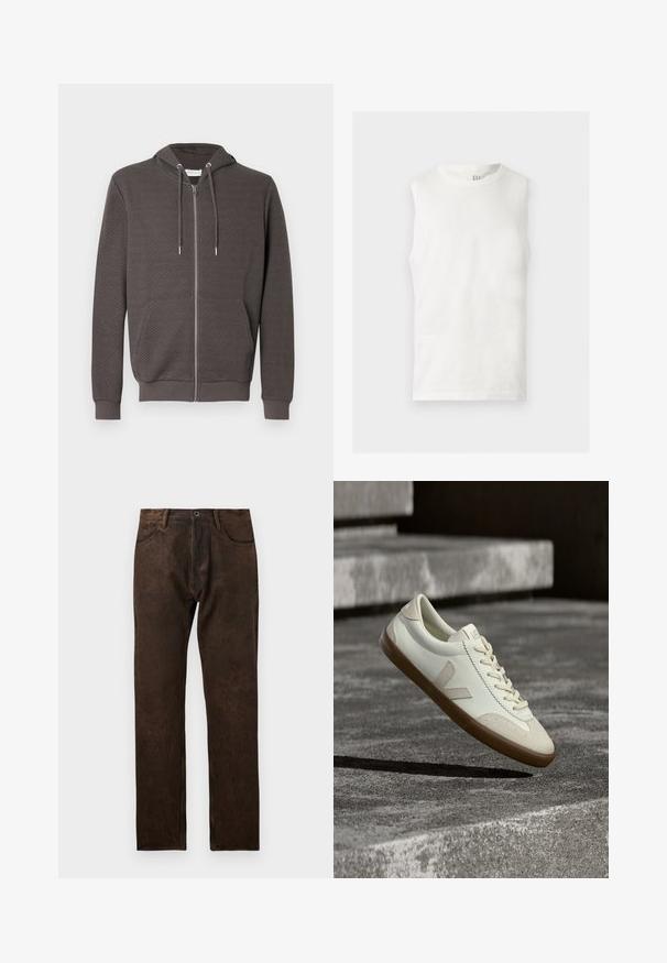 Donkere grijze hoodie met ritssluiting, gemaakt van textuurstof, met een voorzak en verstelbare trekkoorden aan de capuchon.; Wit mouwloos tanktop met een ronde hals en een klein GAP-logo aan de binnenkant van de achterkraag, plat gelegd op een lichte achtergrond.; Bruine denim jeans met een licht verouderde textuur, recht model, vijf zakken en een knoopsluiting in de taille.; Witte leren sneakers met een bruine rubberen zool, platte veters en een V-vormig accent aan de zijkant. Ze hebben een glad oppervlak en minimale stikdetails.