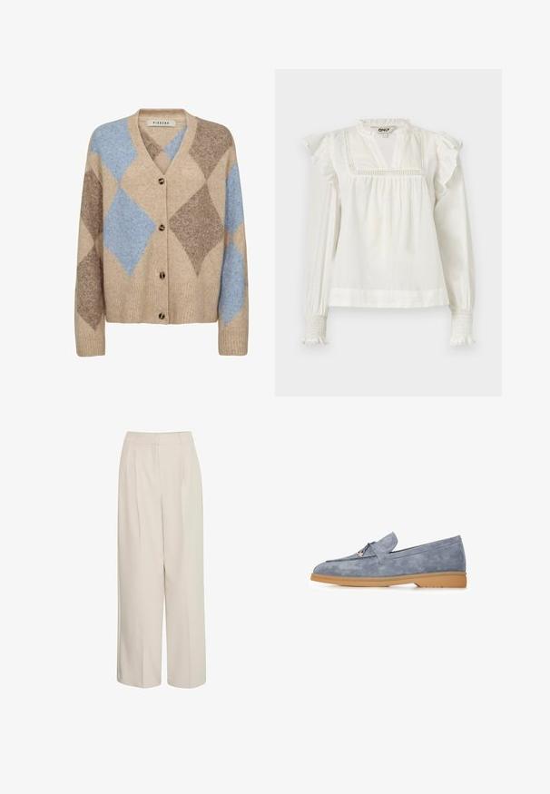 Beige cardigan med V-hals, der har et diamantmønster i lyseblå og brune nuancer. Den har ribbet kant og tre brune knapper.; Hvid bomuldsbluse med høj hals, flæser på ærmerne og dekorativt blondetrim foran. Har tætsiddende manchetter med smockdetalje.; Højtaljede cremede bukser med brede ben og pressefolder, lavet af glat stof, med et rent design og skræddersyet pasform.; Blå ruskindsløv med gummisål og dekorativ kvast øverst, vist fra siden på en hvid baggrund.