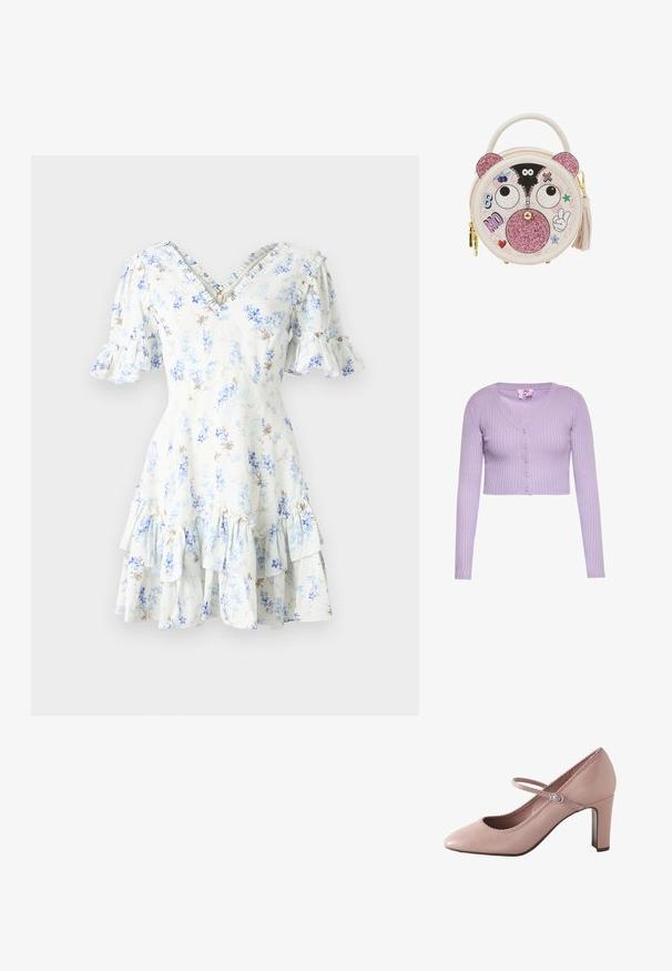 Lilla ribstrikket cropped cardigan med lange ærmer, V-hals og fem knapper foran.; Blomstret kjole med v-hals, korte volangærmer, lagdelt volangskørt, lyseblåt stof og små blå og brune blomster mønstre.; Lyserød læderhøjhælet sko med rundet tå, ankelrem og bølget kant. Har en slank blokhæle for støtte.; Rund beige håndtaske med glitrende lyserøde bjørneører og næse, tegneserieøjne, lynlåsdeltalje og farverige patches inklusive et hjerte og fredstegn.