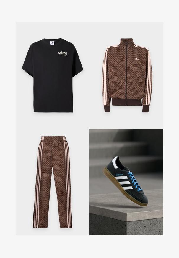 Chaqueta de chándal marrón de Adidas con patrón repetido de trébol, tres rayas rosas en las mangas, cremallera frontal y pequeño logo de trébol en el pecho.; Camiseta de algodón negra con mangas cortas, con cuello redondo y logo blanco de Adidas con "SPORT DESIGN STUDIO" en dorado. Textura suave.; Pantalones de chándal marrones con rayas verticales en rosa claro en los laterales y patrón repetido de hojas por todo el tejido, cintura elástica y corte recto en las piernas.; Zapatilla negra Adidas con franjas blancas, cordones azules y suela de goma flotando sobre un escalón de hormigón gris con luz suave.