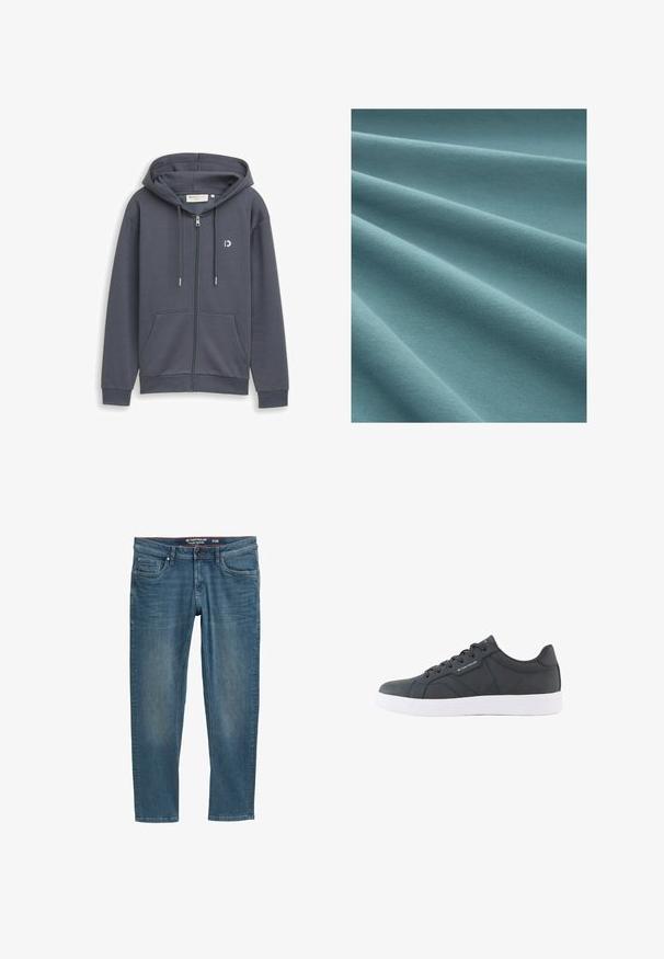 Donkergrijze hoodie met ritssluiting, voorzakken, een capuchon met trekkoord en een klein wit logo op de linkerborst.; Turquoise stof met een gladde, zachte textuur, met subtiele plooien en een consistent breipatroon overal.; Blauwe denim jeans met een taps toelopende pasvorm, vijf-pocket ontwerp en een rode binnenband. Heeft een logopatch op de achterzak.; Zwarte lage sneaker met witte zool, veters aan de voorkant en subtiele "Tom Tailor" branding aan de zijkant en op de tong.