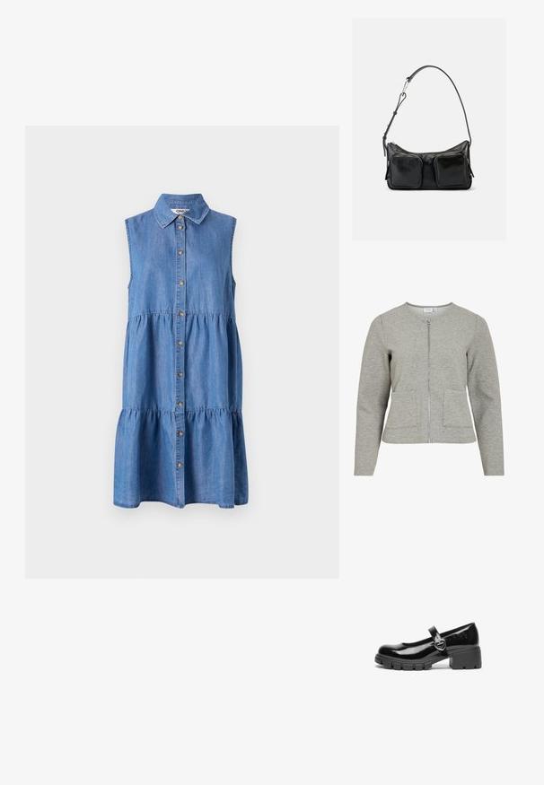Svetlosivá bunda na zips s dlhými rukávmi, okrúhlym výstrihom a dvoma prednými vreckami, vyrobená z mäkkej textúrovanej látky.; Denim šatové šaty bez rukávov s predným zapínaním na gombíky, tiered volánovou sukňou, bodkovaným golierom a svetlomodrou farbou.; Čierne lakované Mary Jane topánky s masívnym opätkom, zaoblenou špičkou a prackou s detailom v tvare srdca.; Čierna kožená kabelka cez rameno s nastaviteľným popruhom a dvoma veľkými prednými vreckami na zips na jednoduchom svetlom pozadí.