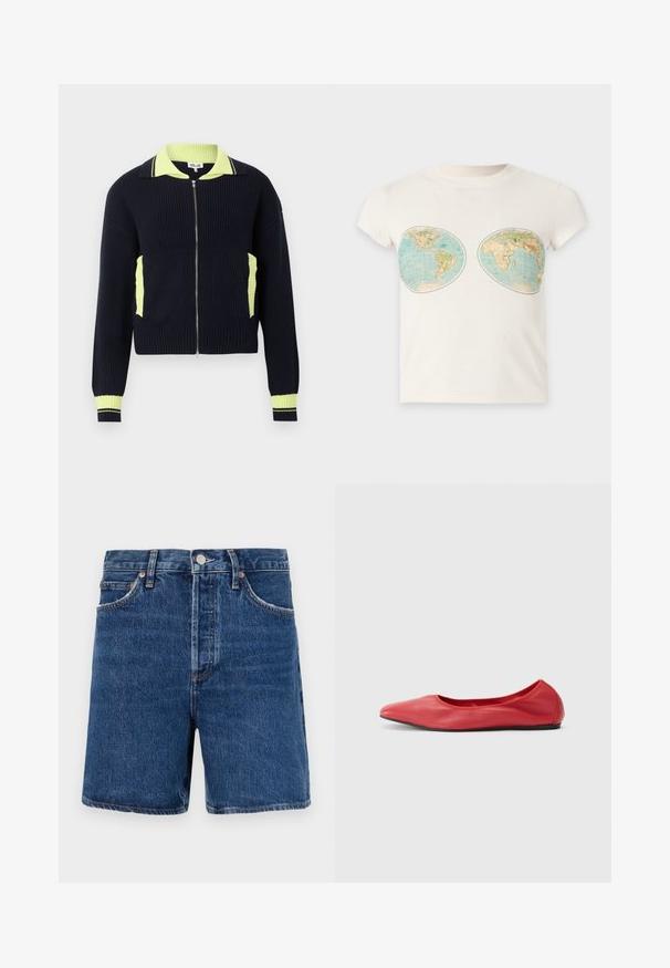 Marineblauer, gerippter Reißverschluss-Pullover mit Neon-gelbem Kragen, Taschenkanten und Ärmelabschlüssen, auf hellem, einfachem Hintergrund präsentiert.; Weißes T-Shirt mit kurzen Ärmeln und zwei Vintage-Weltkarten-Prints im Brustbereich.; Dunkelblaue Denim-Shorts im klassischen Schnitt, ausgestattet mit fünf Taschen, einem Knopfverschluss und kontrastierenden orangen Nähten.; Filippa K REY FLATS - Klassischer Ballerina - bright red