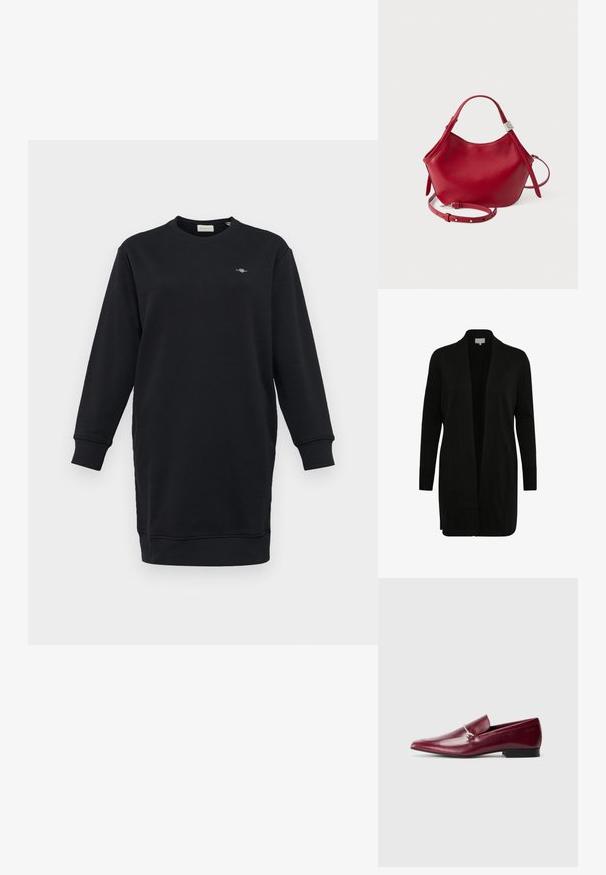 Sort cardigan med åben front, lange ærmer, ribbede manchetter og en glat tekstur. Enkel design uden synlige mønstre eller accenter.; Sort sweatshirtkjole med lange ærmer, rund halsudskæring, ribbede manchetter og et lille broderet logo på brystet. Glat stoftekstur.; Burgundy læder loafers med spidse tæer og en flad sort hæl, med sølvfarvet kædekæde over fronten. Glat tekstur.; Rød læderhåndtaske med en blød tekstur, buet design, korte håndtag og en justerbar rem. Har en sølvfarvet trekantsdetalje.