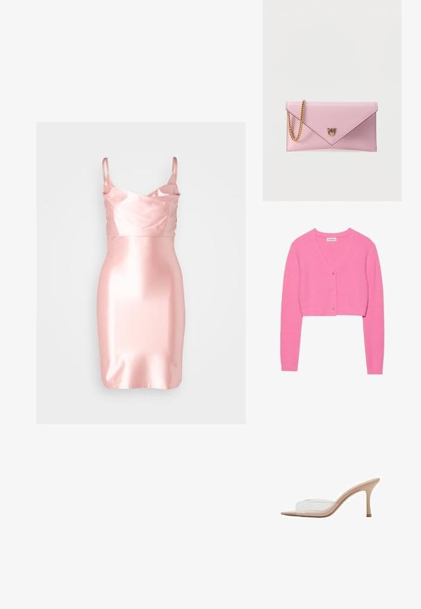 Cardigan cropped rose en tricot texturé. Présente un col en V, des manches longues et cinq boutons assortis sur le devant.; Robe mini en satin rose avec de fines bretelles ajustables, un décolleté drapé et une silhouette élégante et ajustée, mettant en avant une texture lisse et brillante.; Mule nude à talon haut avec une large bride transparente sur les orteils et un talon aiguille sur fond blanc.; Pochette enveloppe rose clair avec une chaîne en or et un petit fermoir en or en forme de deux oiseaux sur un anneau.