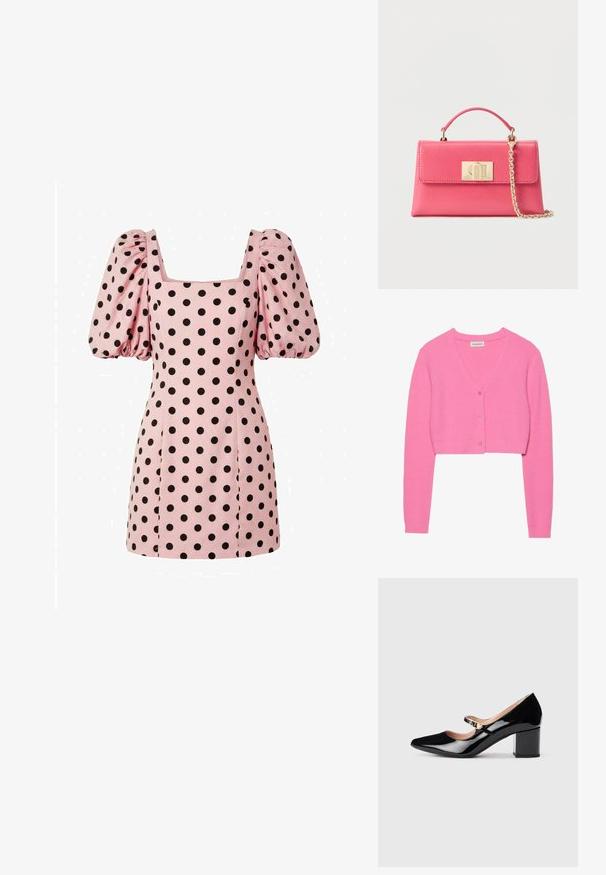 Cárdigan corto rosa hecho de tela de punto texturizada. Presenta un cuello en V, mangas largas y cinco botones a juego en la parte delantera.; Vestido mini rosa con grandes lunares negros, escote cuadrado y mangas cortas abullonadas.; Zapatos de tacón Mary Jane de charol negro con punta afilada, tacón bloque medio y una hebilla decorativa dorada en la correa.; Bolso pequeño de cuero rosa con asa superior y correa de cadena dorada, que presenta un cierre rectangular dorado en la solapa frontal.