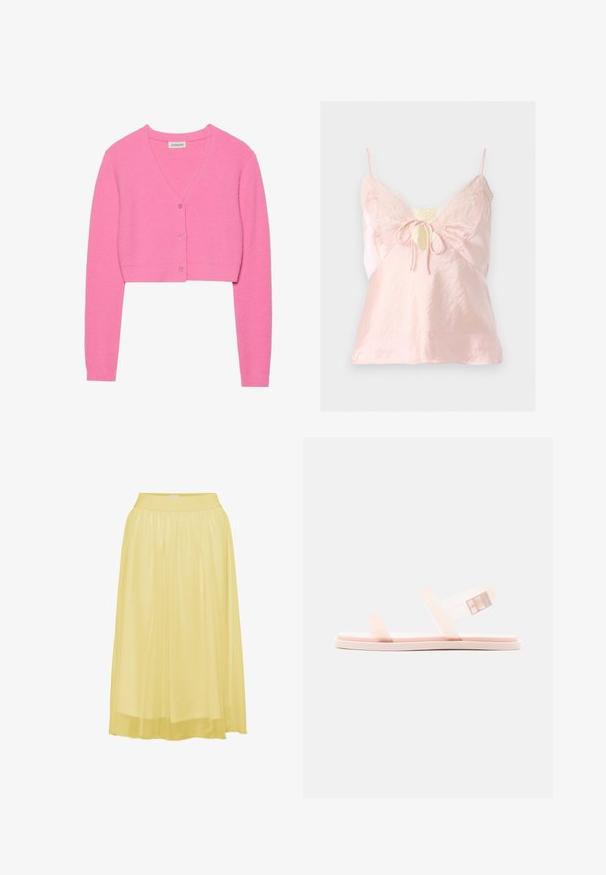 Rosa, kurz geschnittene Strickjacke aus strukturiertem Strickstoff. Mit V-Ausschnitt, langen Ärmeln und fünf passenden Knöpfen auf der Vorderseite.; Hellrosa Satin-Camisole mit Spitzenbesatz, Spaghettiträgern, Keyhole-Ausschnitt und Knoten-Detail vorne.; Gelbe, plissierte Midi-Rock mit einer weichen, glänzenden Textur und einem elastischen Bund, der für Komfort und Bewegungsfreiheit sorgt.; Flache hellrosa Sandale mit zwei dünnen Riemen und einer verstellbaren Schnalle am Knöchelriemen, seitlich auf weißem Hintergrund gezeigt.