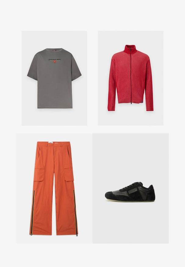 Pull rouge côtelé zippé avec col montant et manches longues, présenté sur un fond clair uni.; T-shirt gris à manches courtes avec le logo "OAKLEY" et un petit graphisme rouge centré sur la poitrine, présenté sur un fond blanc uni.; Pantalon cargo orange avec deux poches latérales et un design à jambes larges. Caractérisé par des rayures verticales en bleu, jaune et rouge le long des coutures.; Baskets noires en suède et cuir. Présentent un profile bas, un bout arrondi, un design à lacets et des accents texturés. Les semelles ont une texture antidérapante.