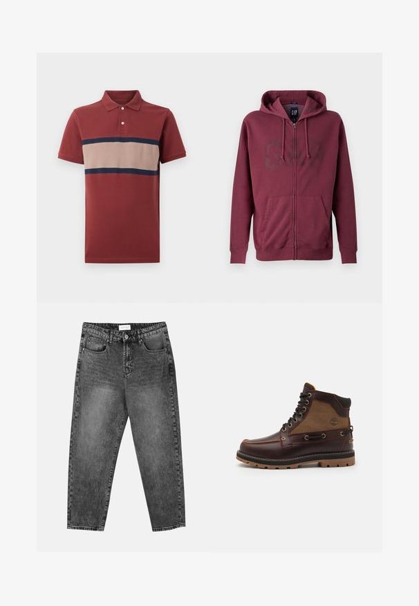 Bordeaux zip-up hættejakke med en frontlomme og snoretræk i hætten, der har et diskret GAP-logo på brystet.; Kortærmet poloshirt i teglrød med beige vandret stribe kantet af marineblå på tværs af brystet, to-knaps placket og ribkantet krave.; Sorte vasket straight-leg jeans med for- og baglommer, bæltestropper og knaplukning i taljen.; Brun læderstøvle med et lysebrunt stofpanel, rund tå, metaløjer, sort gummisål og sy detaljer. Har et forhøjet logo på siden.