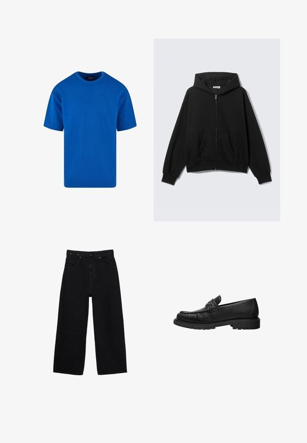 Zwarte hoodie met rits, voorzakken, lange mouwen en capuchon, getoond tegen een effen lichte achtergrond.; Blauw T-shirt met korte mouwen van katoen, met een klassieke ronde hals en een relaxte pasvorm. Zachte textuur zonder zichtbare patronen of accenten.; Zwarte denim jeans met wijde pijpen, voorzijde met knoop- en ritssluiting, riemlussen en klassieke vijfzakkenstijl.; Zwarte leren loafer met gestikte bovenkant, met studs versierd bandje en dikke grof profielzool, zijaanzicht op witte achtergrond.