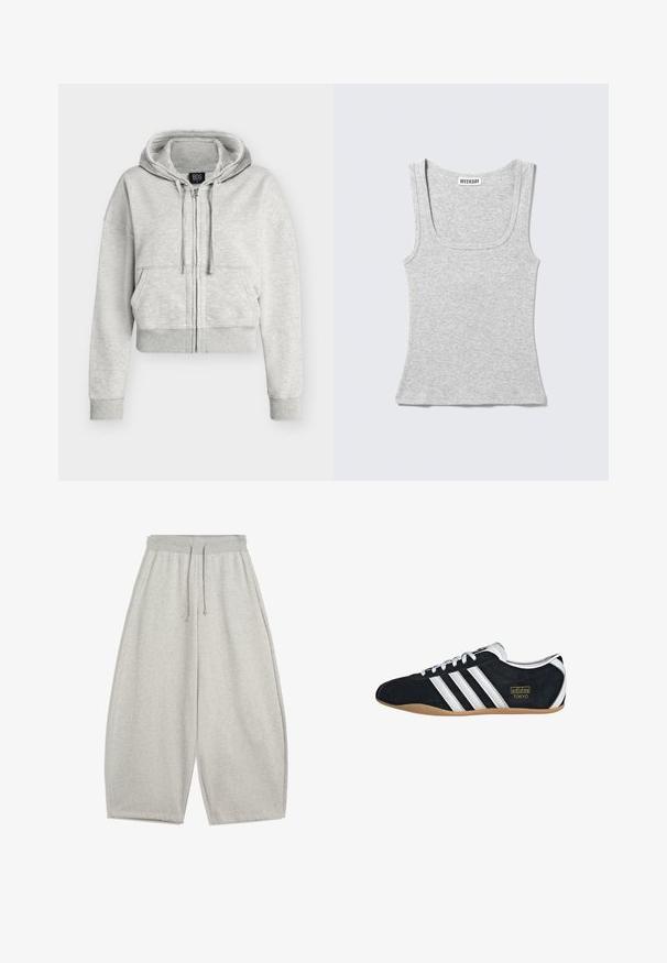 Lysegrå kort cropped hættetrøje med lynlås og snører, forreste kengurulommer, ribstrikkede manchetter og ribstrikket linning, vist på hvid baggrund.; Lysegrå ribbet ærmeløs tank top med rund halsudskæring og "WEEKDAY"-mærke indeni kraven.; Lys grå brede sweatpants med elastisk talje og snørebånd, udstyret med sidelommer og afslappet pasform.; Sort ruskinds sneaker med hvide tre striber, guldlogo og en brun gummisål. Har et lavprofil snørebåndsdesign.