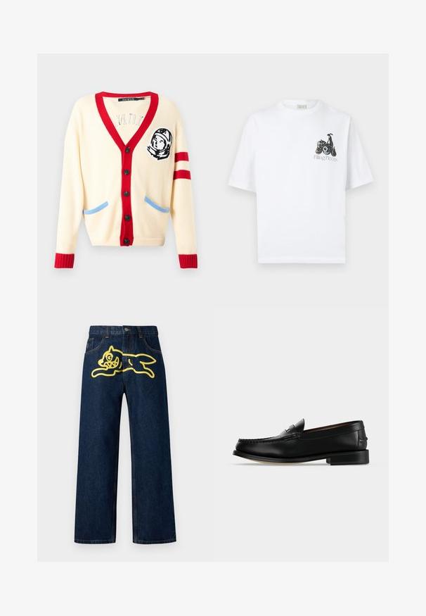 Crème gekleurde cardigan met een rode V-hals, geribbelde manchetten en blauwe accentzakken. Voorzien van een astronautborduring op de linkerborst. Zes zwarte knopen.; Wit katoenen T-shirt met een grafische print van verschillende vruchten en de tekst "Filling Pieces" op het linkerborstgebied. Korte mouwen, losse pasvorm.; Donkerblauwe spijkerbroek met een grote gele afbeelding van een springend karakter op de achterzak. Rechte pijpen met standaard stiksels.; Zwarte leren herenloafer met een lage hak en mocassinstiksels op de teen, zijaanzicht op een effen achtergrond.