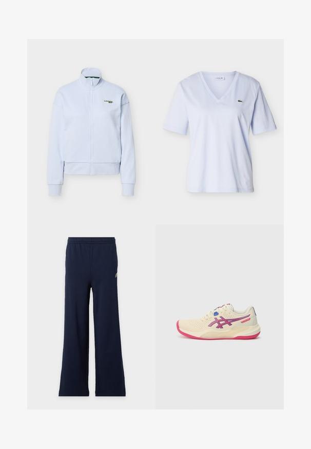 Lyseblå lynlåstrøje med høj krave og lange ærmer, med et lille grønt Lacoste-logo på venstre bryst.; Lyseblå kortærmet T-shirt med V-hals og en lille grøn krokodille-logo på venstre bryst, vist på en ensfarvet baggrund.; Marineblå viddebenede bukser med elastisk talje og lille logo på øverste venstre side mod en lys baggrund.; Cremefarvet sportsko med en lyserød sål, blå og lilla accenter, perforeret overdel og design med rund tå.