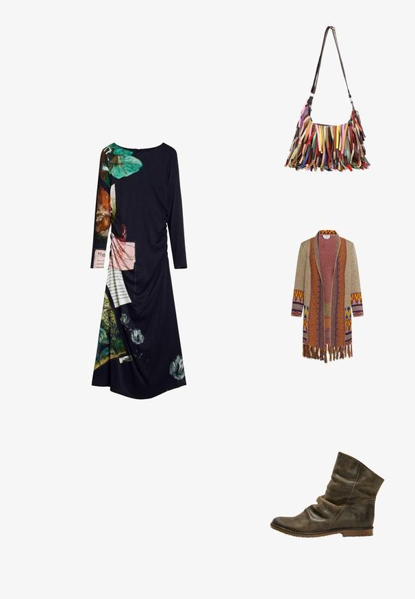 Lang, åben foran strikket cardigan med flerfarvede geometriske mønstre, frynsekant og jordfarver, herunder beige, rød, gul, blå og orange.; Langærmet sort kjole med levende blomster- og teksttryk, tekstureret stof og samling på den ene side, hvilket skaber et dynamisk udtryk.; Brun læder ankelstøvle med et afslappet design, der har en subtil tekstur, rund tå og en flad sål med en lille logo-detalje på hælen.; Skuldertaske med lang mørk rem og farverige læderfranjede strimler, der dækker kroppen i forskellige nuancer og toner.
