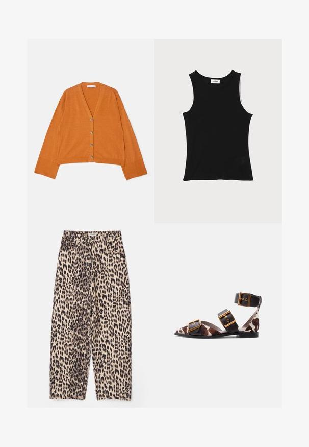 V-hals, cropped cardigan van gestructureerde oranje stof met vijf metalen knopen aan de voorkant en geribbelde boorden en zoom.; Zwarte geribbelde tanktop met een ronde halslijn en brede schouderbanden, met een subtiele textuurafwerking en een klein gaasdetail aan de zoom.; Leopardprint broeken in beige en zwart, met een relaxte pasvorm, textiel stof en vier zakken met een tailleband.; Platte sandaal met puntige neus, bruin-witte koeienprint, zwarte leren bandjes en drie grote gouden gespen, waaronder één rond de enkel.