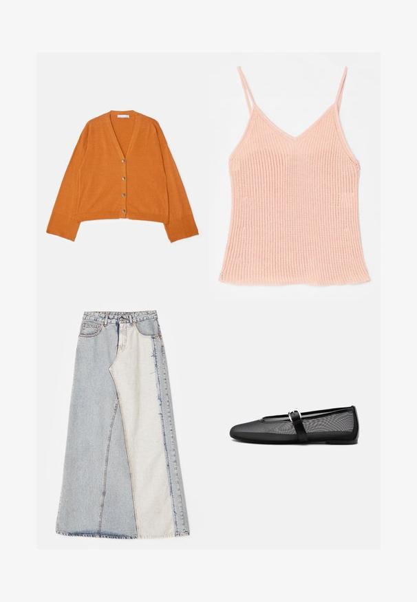 Cárdigan corto de cuello en V en tejido texturizado de color naranja, con cinco botones metálicos en la parte frontal y puños y dobladillo acanalados.; Camiseta de punto color melocotón, con tirantes delgados ajustables, diseño de escote en V, textura acanalada y dobladillo recto.; Falda de mezclilla con un diseño de patchwork que presenta secciones en azul claro y medio, dobladillos deshilachados y cintura alta. Estilo clásico de cinco bolsillos.; Bailarina negra de malla con punta redonda y correa ajustable estilo Mary Jane con hebilla plateada, sobre un fondo liso gris claro.