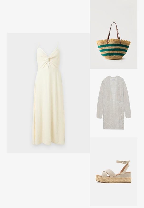 Åbenstrikket cardigan i lys beige. Har et tekstureret mønster med geometriske former, brede ærmer og en løs pasform.; Cremefarvet maxikjole uden ærmer med spaghettistropper, snoet frontdetalje og subtilt blondekant på en ensfarvet baggrund.; Beige espadrille platform sandaler med vævet tekstiloverdel, krydsede stropper, ankelspænde og struktureret jute-indpakket sål.; Flettet stråtaske med grønne vandrette striber, frynser i toppen og to brune læderremme til skulderen.