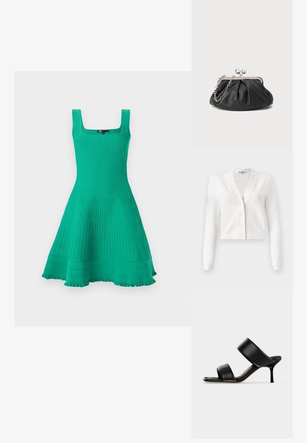 Cardigan court blanc avec un col en V, un bouton sur le devant et des manches à côtes avec des détails en trou. Tissu doux avec une texture lisse.; Robe turquoise sans manches, longueur genou, en maille côtelée, avec un décolleté carré, un bustier ajusté, une jupe évasée et un ourlet à volants.; Sandale mule en cuir noir avec deux larges brides et un talon stiletto fin de hauteur moyenne sur un fond clair uni.; Porte-monnaie en cuir noir avec texture froncée, cadre en métal argenté, fermeture à verrouillage kiss-lock et bandoulière en chaîne. Surface lisse et douce.