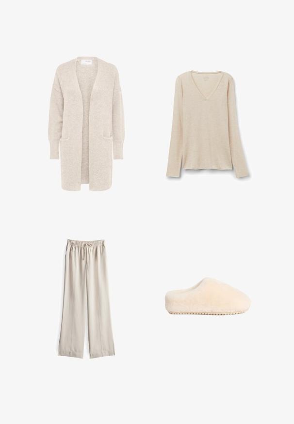Lange beige open cardigan met lange mouwen en twee voorzakken, zachte gestructureerde gebreide stof.; Langarm V-hals top in lichtbeige stof met een zachte textuur. Relaxte pasvorm met een rechte zoom en een minimalistisch ontwerp.; Beige, wijde broek van lichtgewicht stof met een elastische tailleband en trekkoord, voorzien van verticale naden aan de voorkant.; Beige, zachte, fuzzy slippers met een vlakke, stevige zool en een ronde neus, met een naadloos ontwerp en een luxe textuur.