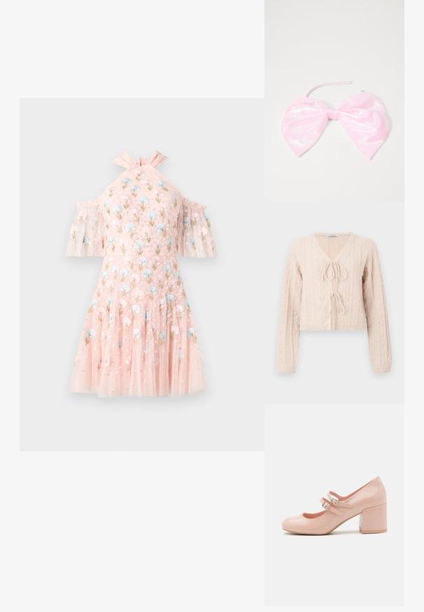 Cardigan court rose clair en tissu tricoté texturé, avec un décolleté en V et une fermeture à nouer à l'avant. Accentuée par des motifs en relief verticaux.; Robe courte rose avec manches épaules dénudées, ornée de broderies florales bleues et roses, tissu en tulle transparent à couches, et encolure à volants.; Chaussures à talons hauts en cuir verni rose avec un bout arrondi, deux sangles à boucle réglables et un talon block transparent et épais.; Accessoire capillaire rose et brillant en forme de grand nœud, avec une texture lisse et une fine sangle pour le maintenir en place.
