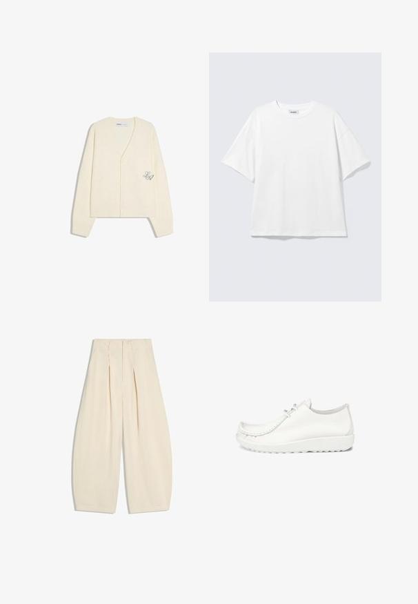 Roomkleurig gebreid vest met lange mouwen, V-hals, knoopsluiting en een klein geborduurd "LA" detail aan de onderkant van de voorkant.; Witte oversized T-shirt met korte mouwen, ronde hals en verlaagde schouders, plat op een lichtgrijze achtergrond.; Crèmekleurige broek met wijde pijpen, hoge taille en voorplooien, plat liggend op een witte achtergrond.; Witte leren schoenen met een ronde neus, gestikte details en een lichte witte zool. Voorzien van twee oogjes voor veters.