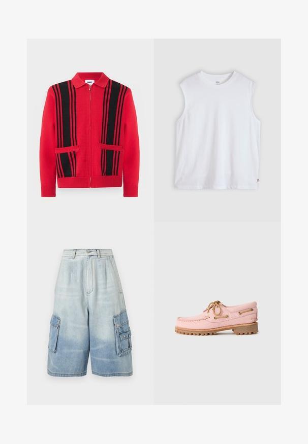 Rød strikket trøje med lynlås, sorte lodrette striber og to forlommer, med en krave, der kan foldes ned, samt ribstrikkede manchetter og kant.; Hvid ærmeløs T-shirt med rund hals og et lille Levi's-logo på sidesømmen, vist på en ensfarvet lys baggrund.; Lyseblå denim cargoshorts med flere klaffelommer og knaplukninger, med høj talje og vid pasform.; Lyserød læder bådsko med brune snørebånd, metaløjer og en kraftig brun gummisul, vist i profil på en hvid baggrund.