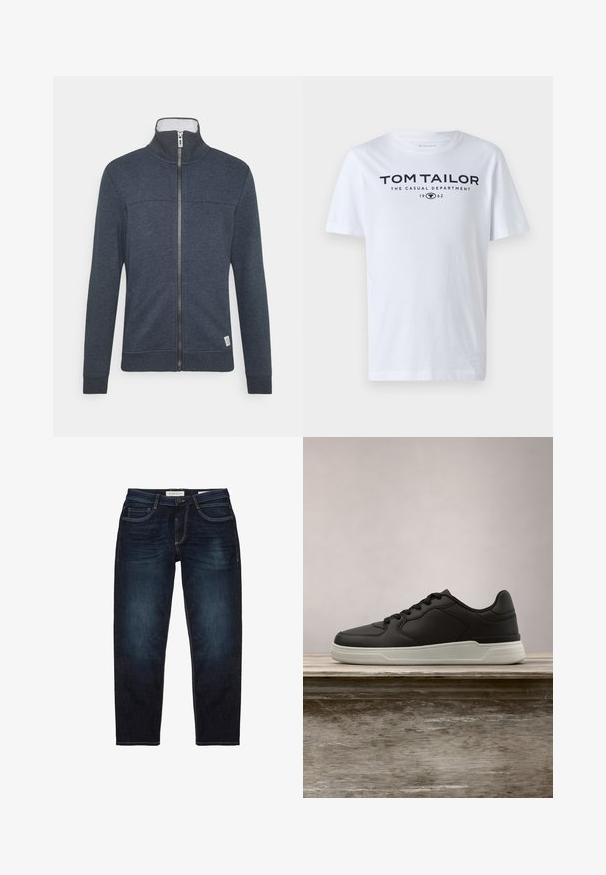 Donkerblauwe zip-up jas met een hoge kraag, ribbels aan de manchetten en de zoom. Gemaakt van een zacht materiaal met een subtiele textuur en een klein logo onderaan.; Witte katoenen t-shirt met een ronde hals, korte mouwen en marineblauwe tekst "TOM TAILOR THE CASUAL DEPARTMENT 1962."; Donkerblauwe spijkerbroek met een standaard pasvorm, voorzien van een ritssluiting, vijf zakken en contrasterende gele stiksels. Over het algemeen een gladde textuur.; Zwarte sneaker met witte zool zwevend boven een houten bank, groene loofbomen op de vervaagde achtergrond.