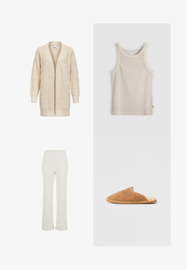 Cardigan long beige en maille avec devant ouvert, poignets et ourlet côtelés, motif texturé sur les manches et le corps.; Débardeur beige côtelé sans manches avec encolure ronde et coupe ajustée, présenté sur un fond gris.; Pantalons en tricot côtelé crème avec un design évasé. Présente une large taille élastique et des rayures verticales pour ajouter de la texture.; Pantoufle en daim marron avec une doublure en polaire crème douce et une semelle en caoutchouc beige. Elle présente un bout rond et un design avec des découpes sur le côté.