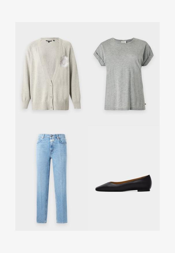 Lichtgrijze gebreide cardigan met drie knopen en geribbelde manchetten, zoom en hals, met een klein wit logo op de linkerborst.; Lichtgrijs katoenen T-shirt met korte mouwen, opgerolde boordjes en een ronde hals, plat weergegeven tegen een witte achtergrond.; Lichtblauwe denim jeans met een rechte pijp, vijf-pocket ontwerp en metalen knoopsluiting. Gelaagd stof met minimale vervaging.; Zwarte leren puntschoen met lage hak en gladde afwerking, zijaanzicht op een lichtgrijze achtergrond.