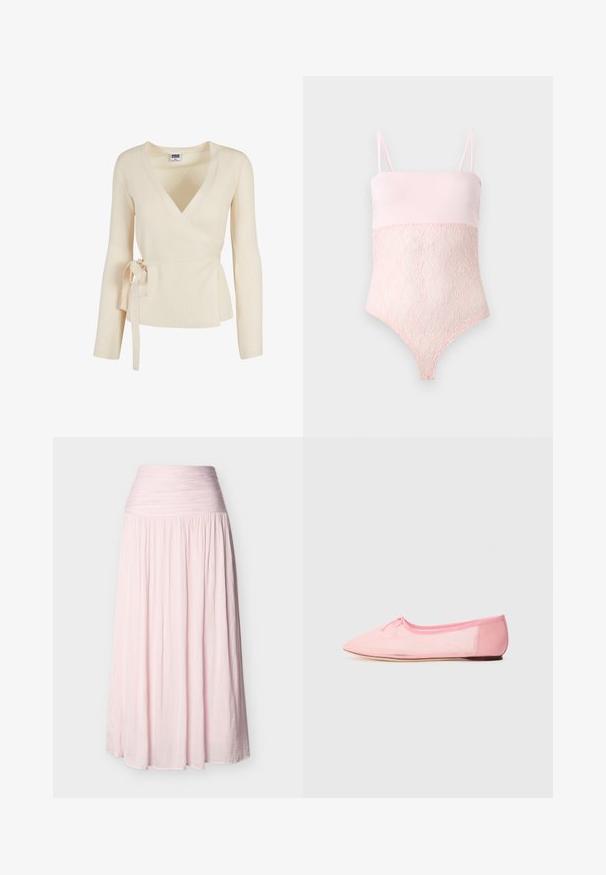 Haut enveloppant beige à côtes avec un décolleté en V profond, des manches longues et un détail noué à la taille. Texture douce avec un motif subtil.; Body en dentelle rose clair avec bretelles spaghetti et une partie supérieure lase sur un fond clair uni.; Jupe longue taille haute rose clair avec taille froncée et tissu plissé fluide s'étendant jusqu'au sol.; Ballerine rose en tissu doux, avec un bout pointu et un petit nœud sur le dessus, dotée d'une semelle basse et flexible.